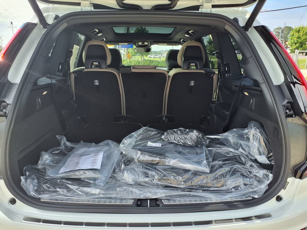 New 2026 Volvo XC90 T8 Ultra w/ Protection Package Premier AWD/4WD image 17