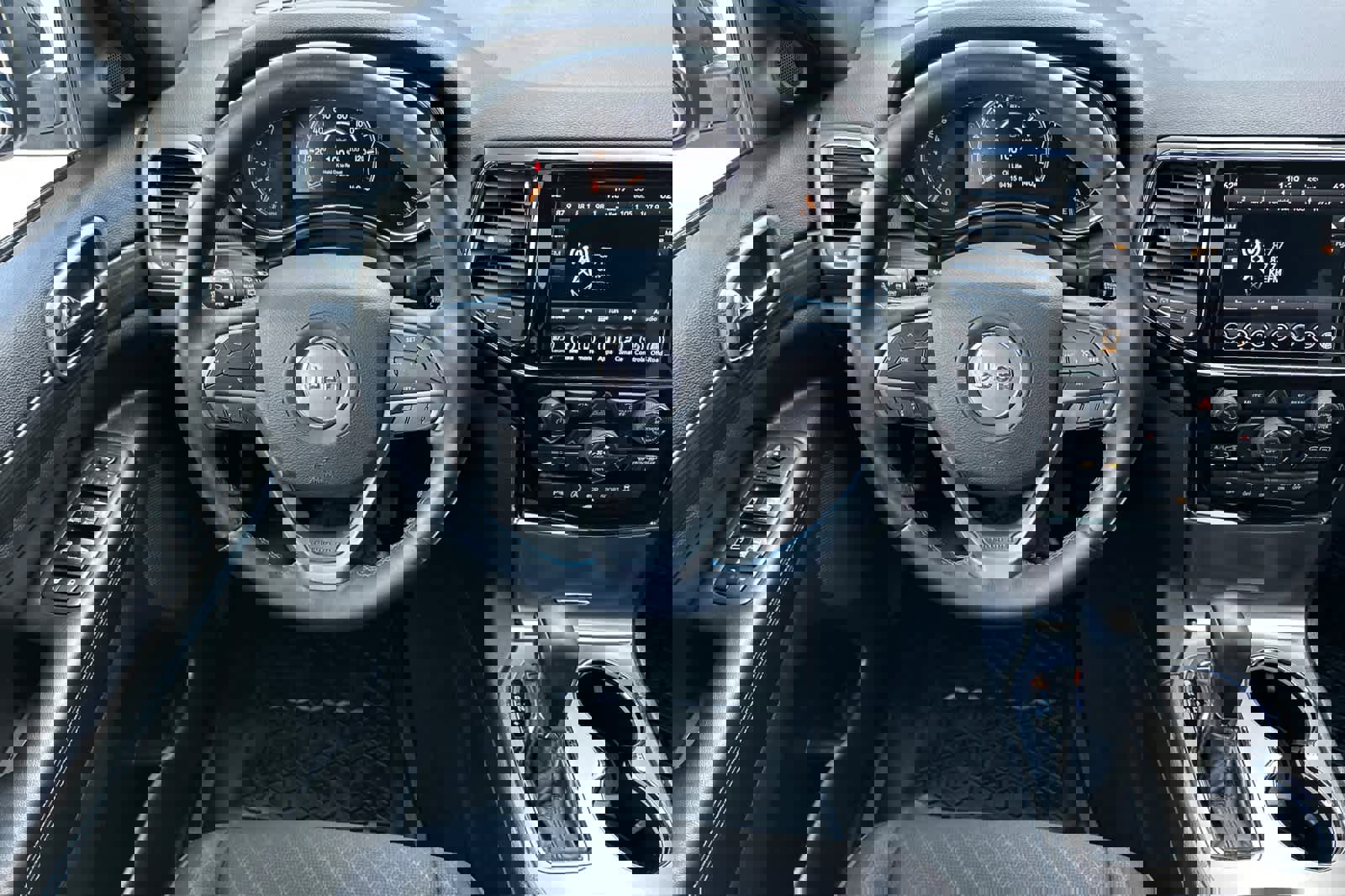 Used 2019 Jeep Grand Cherokee Laredo image 15