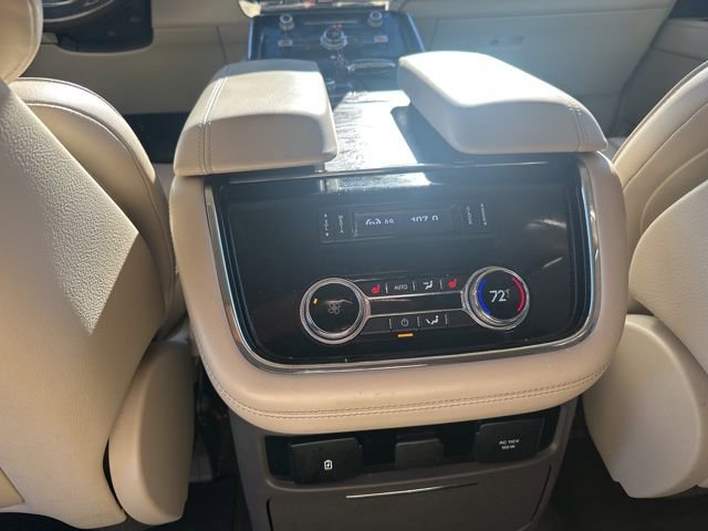 Used 2018 Lincoln Navigator Select w/ Technology Package image 10