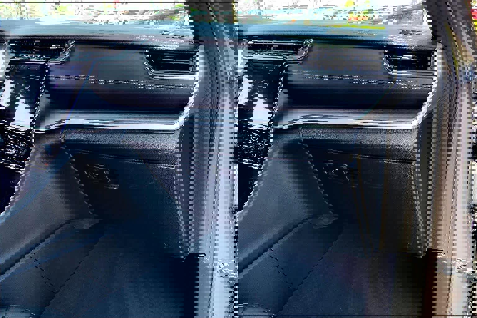 Used 2025 Jeep Grand Cherokee L Limited w/ Luxury Tech Group II AWD/4WD image 18