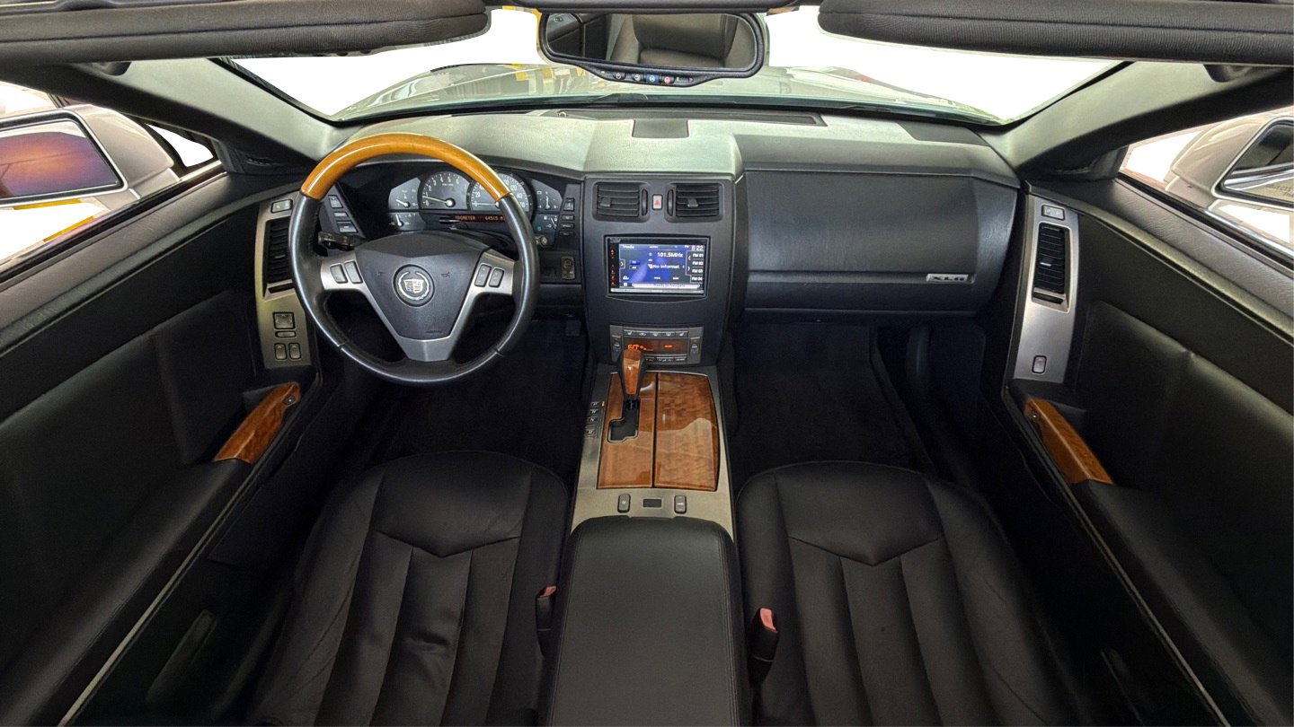 Used 2004 Cadillac XLR RWD image 21