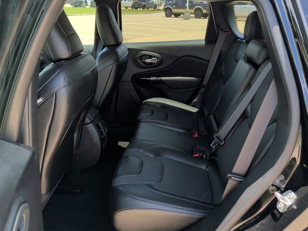 Used 2023 Jeep Cherokee Altitude Lux AWD/4WD image 36