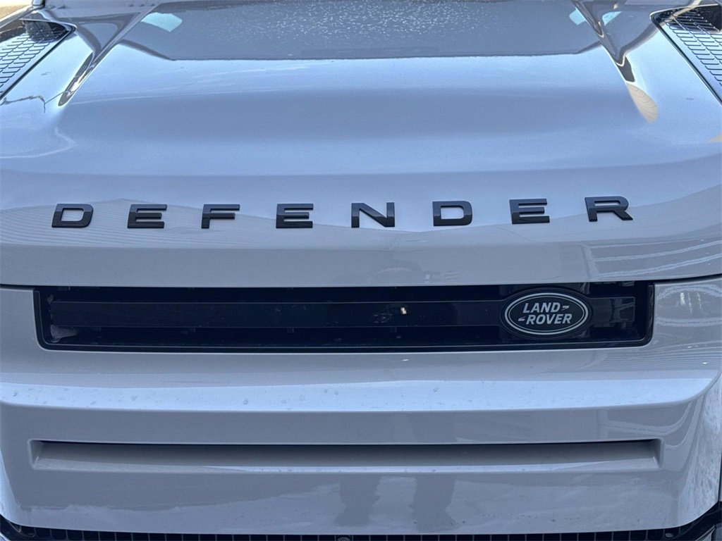 New 2026 Land Rover Defender 110 X-Dynamic SE image 9