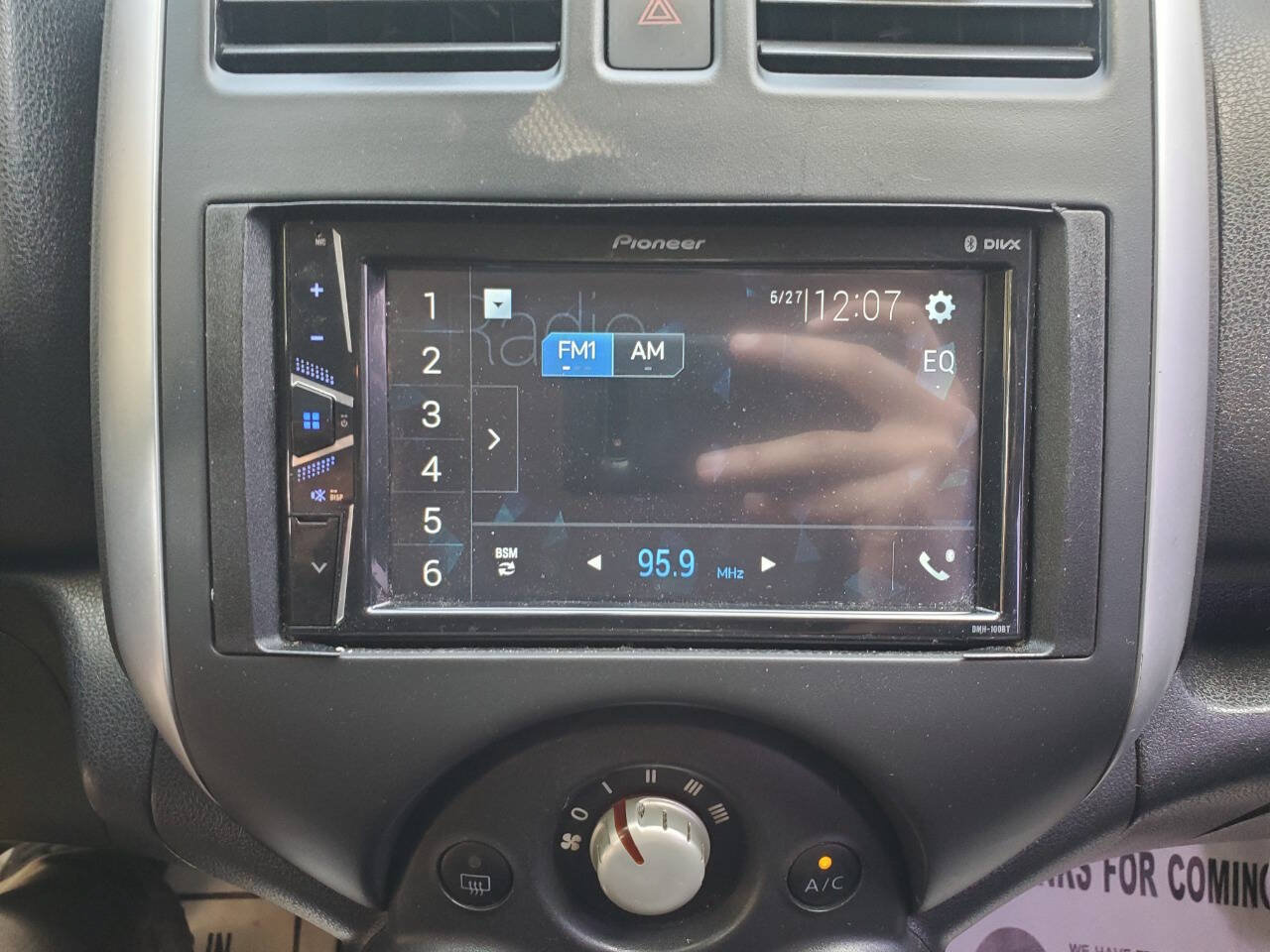 Used 2015 Nissan Versa Note SV FWD image 12