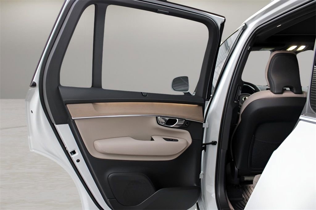 New 2026 Volvo XC60 B5 Plus w/ Protection Package Premier AWD/4WD image 43
