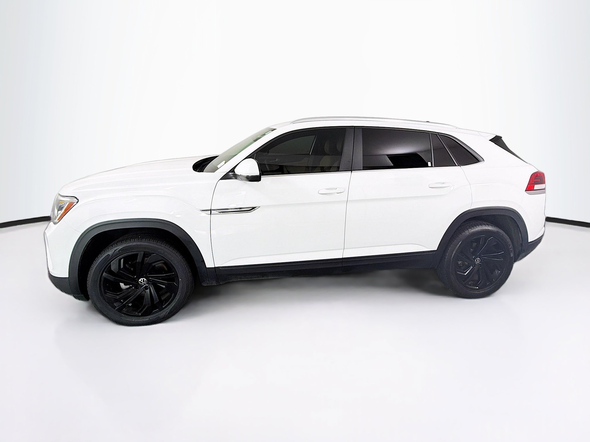 Used 2024 Volkswagen Atlas Cross Sport SE FWD image 4