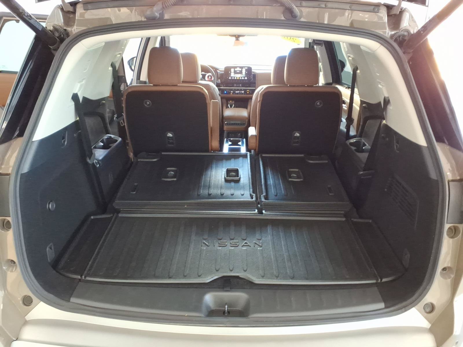 Used 2025 Nissan Pathfinder Platinum AWD/4WD image 16