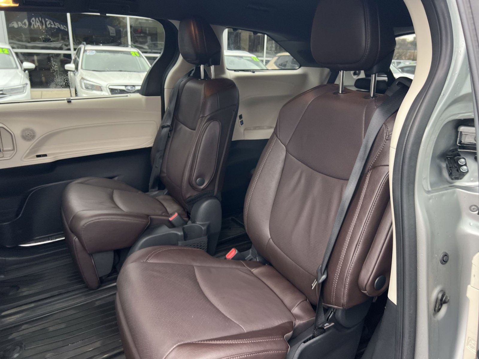 Used 2023 Toyota Sienna Platinum image 25