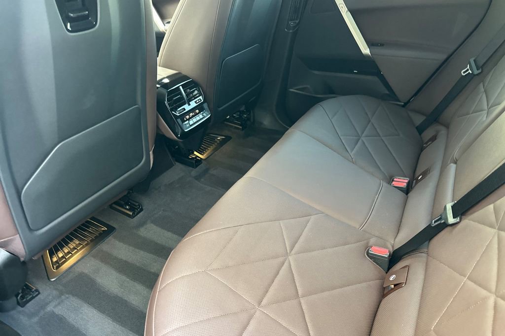 Used 2023 BMW iX xDrive50 image 12