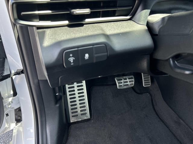 Certified 2025 Hyundai Elantra Sport FWD image 19