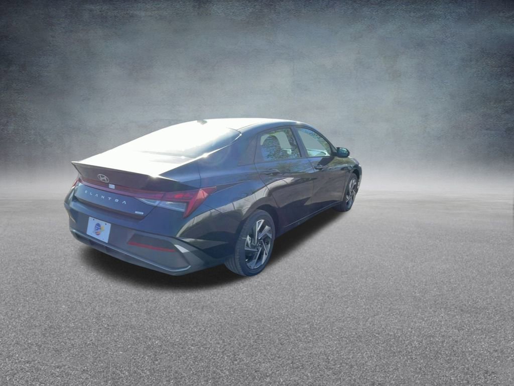 Used 2025 Hyundai Elantra SEL image 22