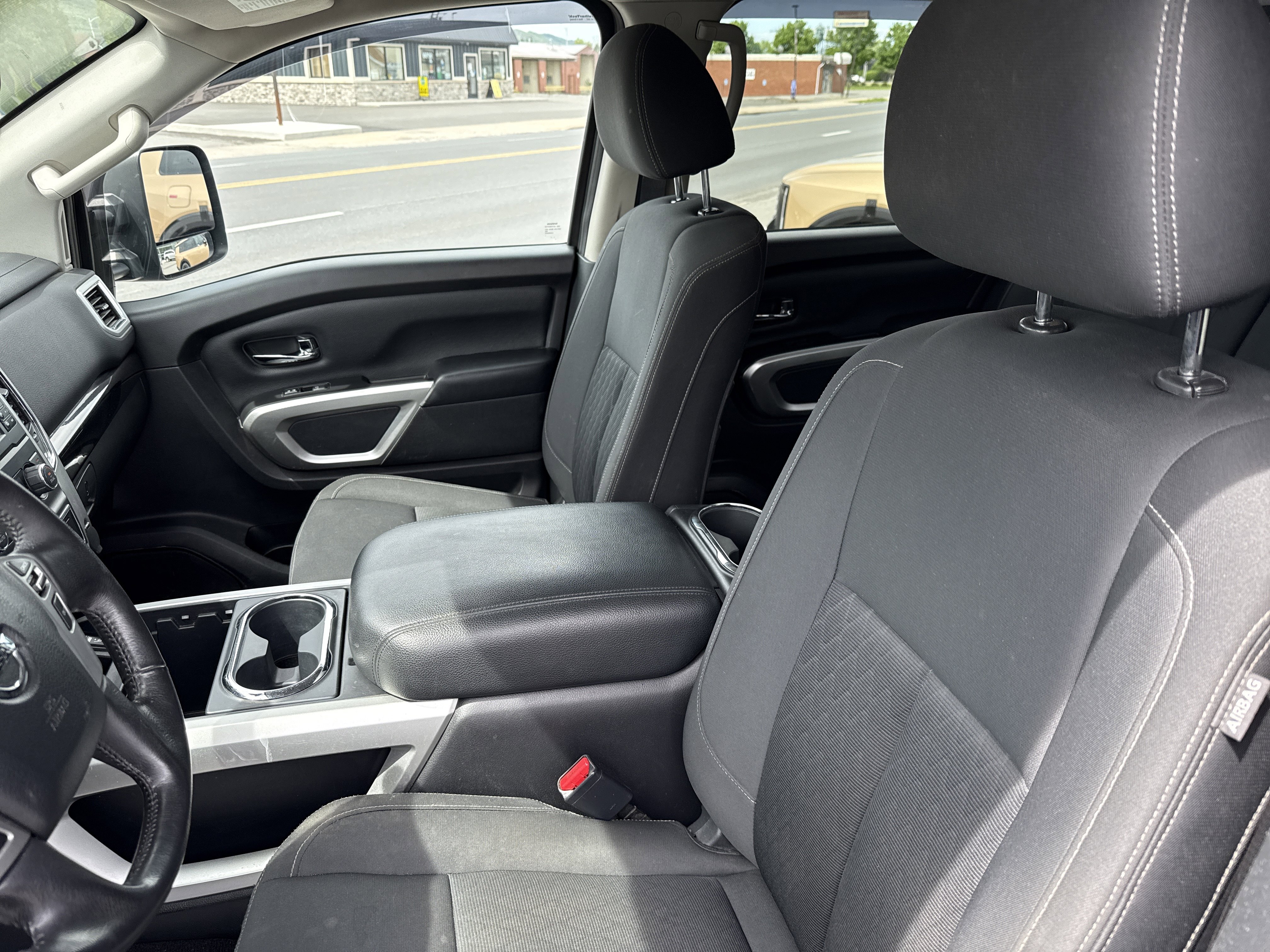 Used 2018 Nissan Titan SV w/ SV Convenience Package AWD/4WD image 12