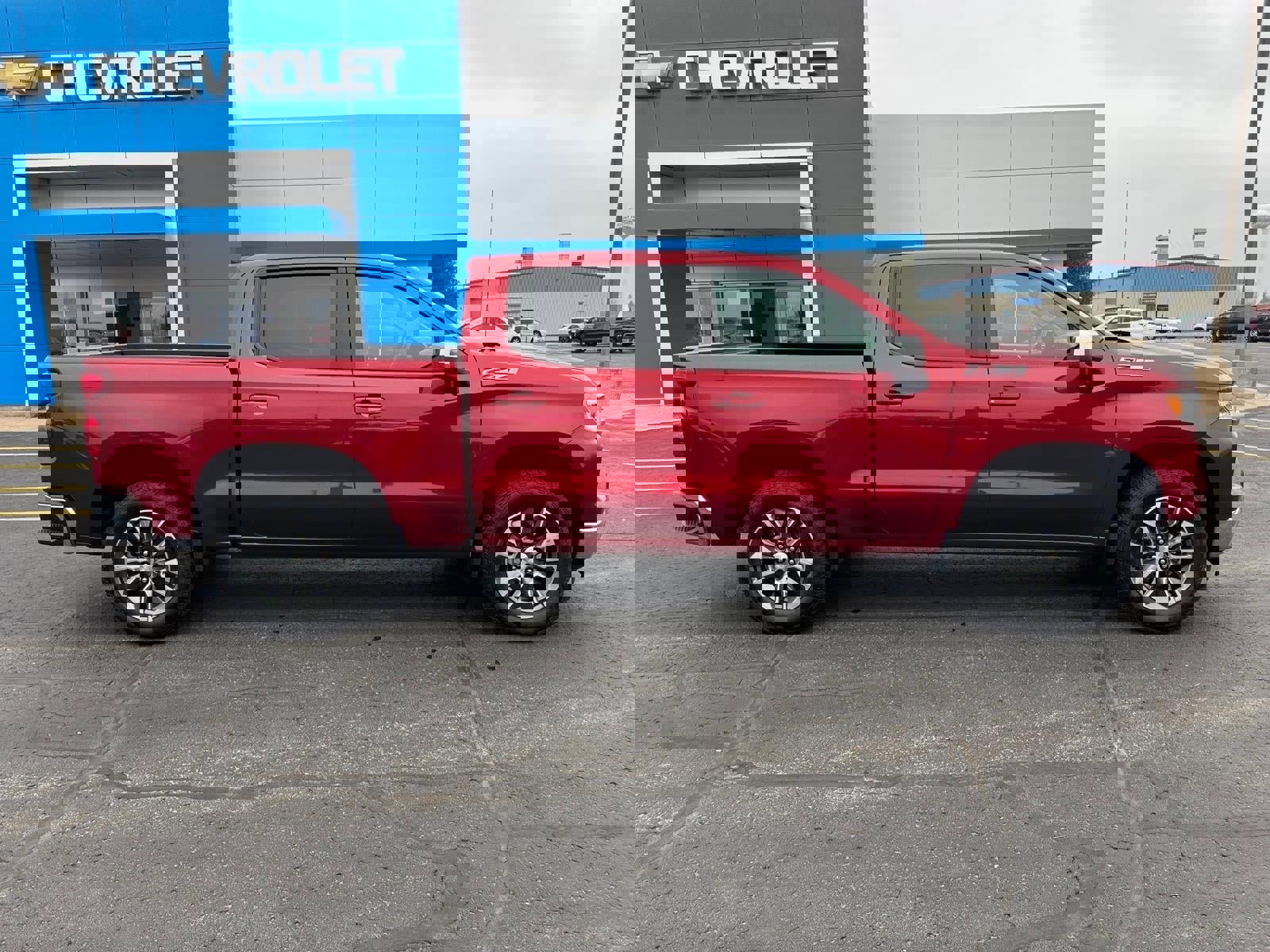 Used 2024 Chevrolet Silverado 1500 LT image 2