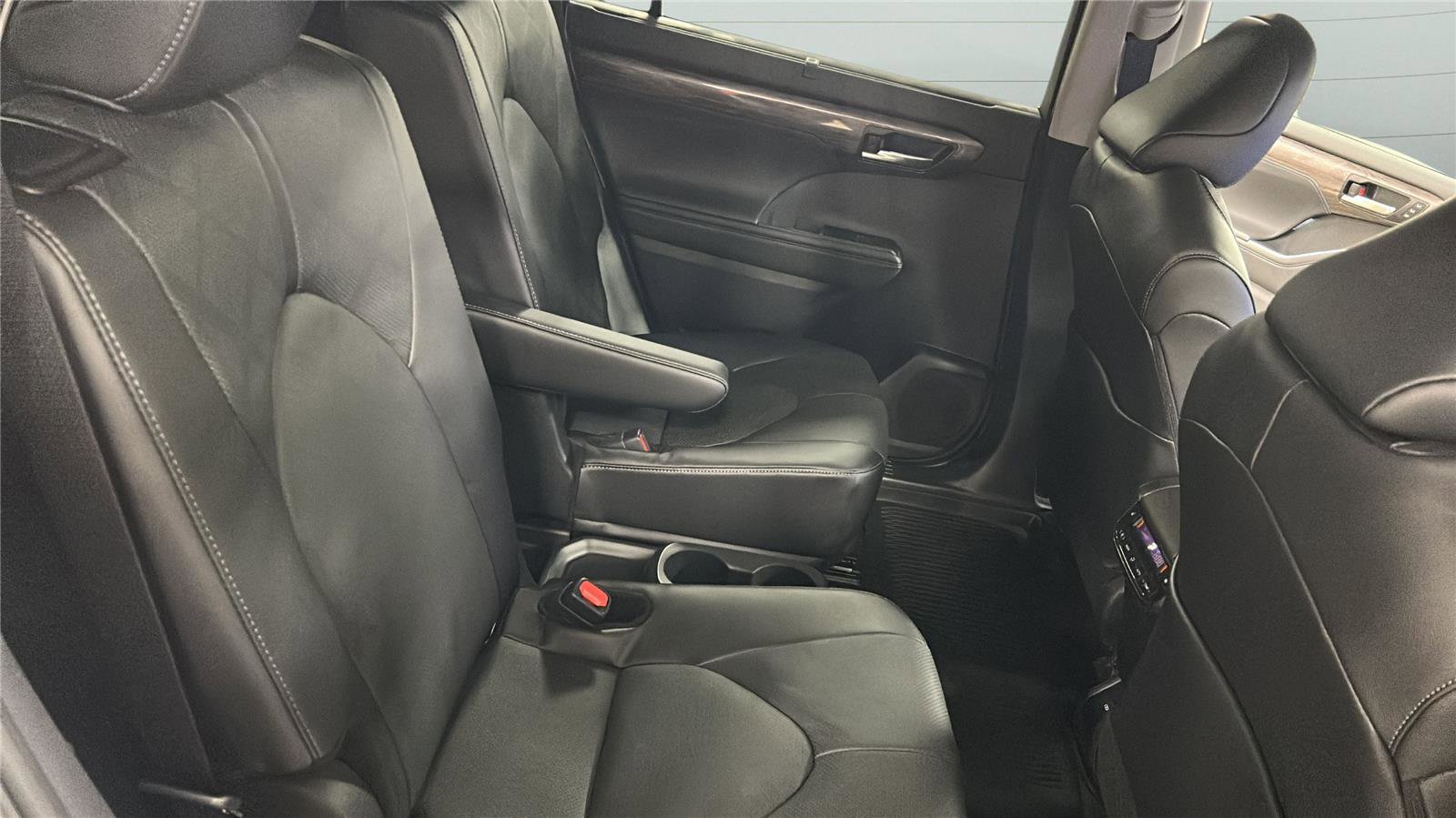 New 2026 Toyota Highlander Platinum image 20