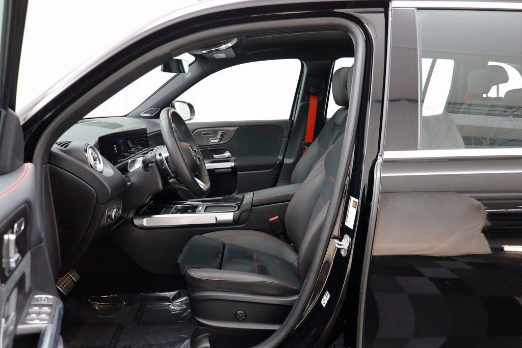 Used 2025 Mercedes-Benz GLB 35 AMG 4MATIC image 5