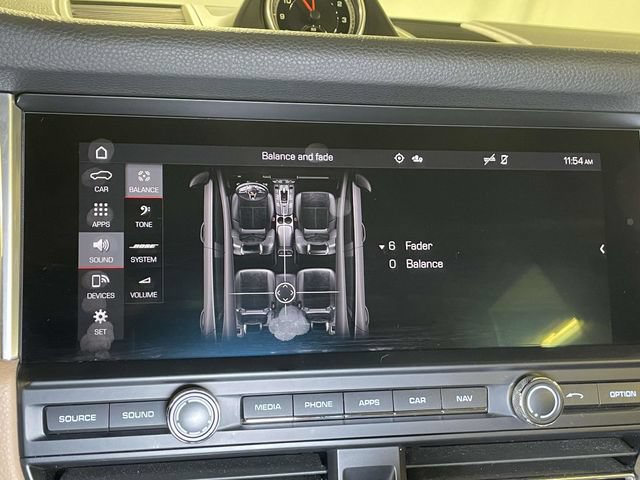 Certified 2020 Porsche Macan AWD/4WD image 33