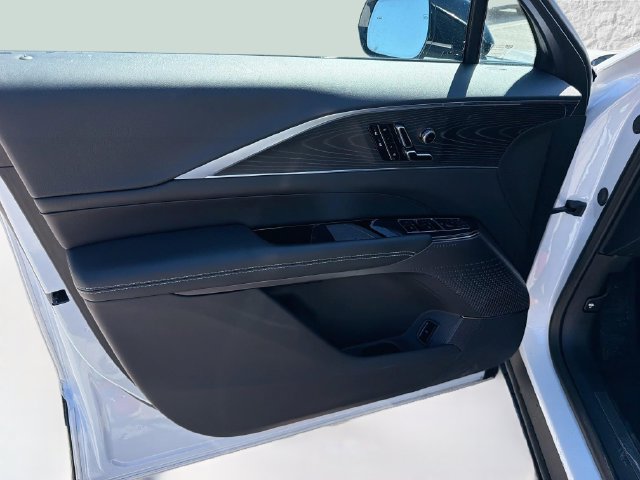 Used 2025 Cadillac Lyriq Luxury AWD/4WD image 20
