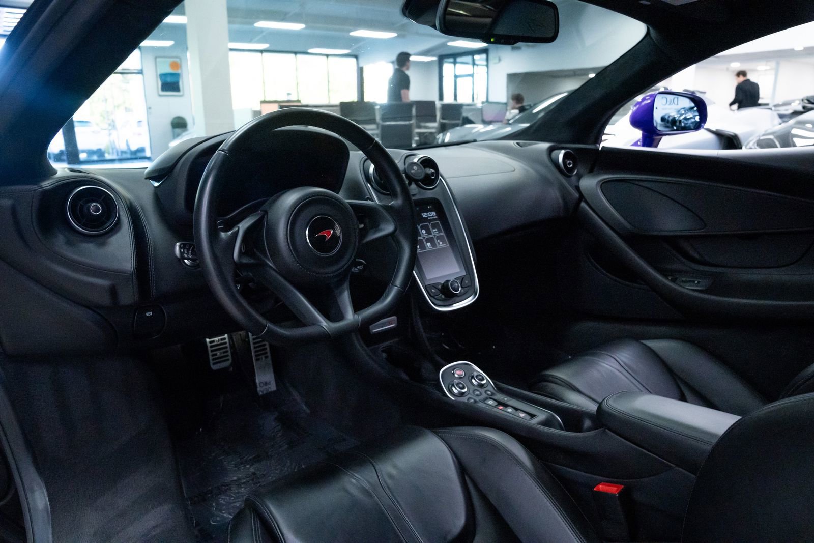 Used 2018 McLaren 570S Coupe RWD image 23