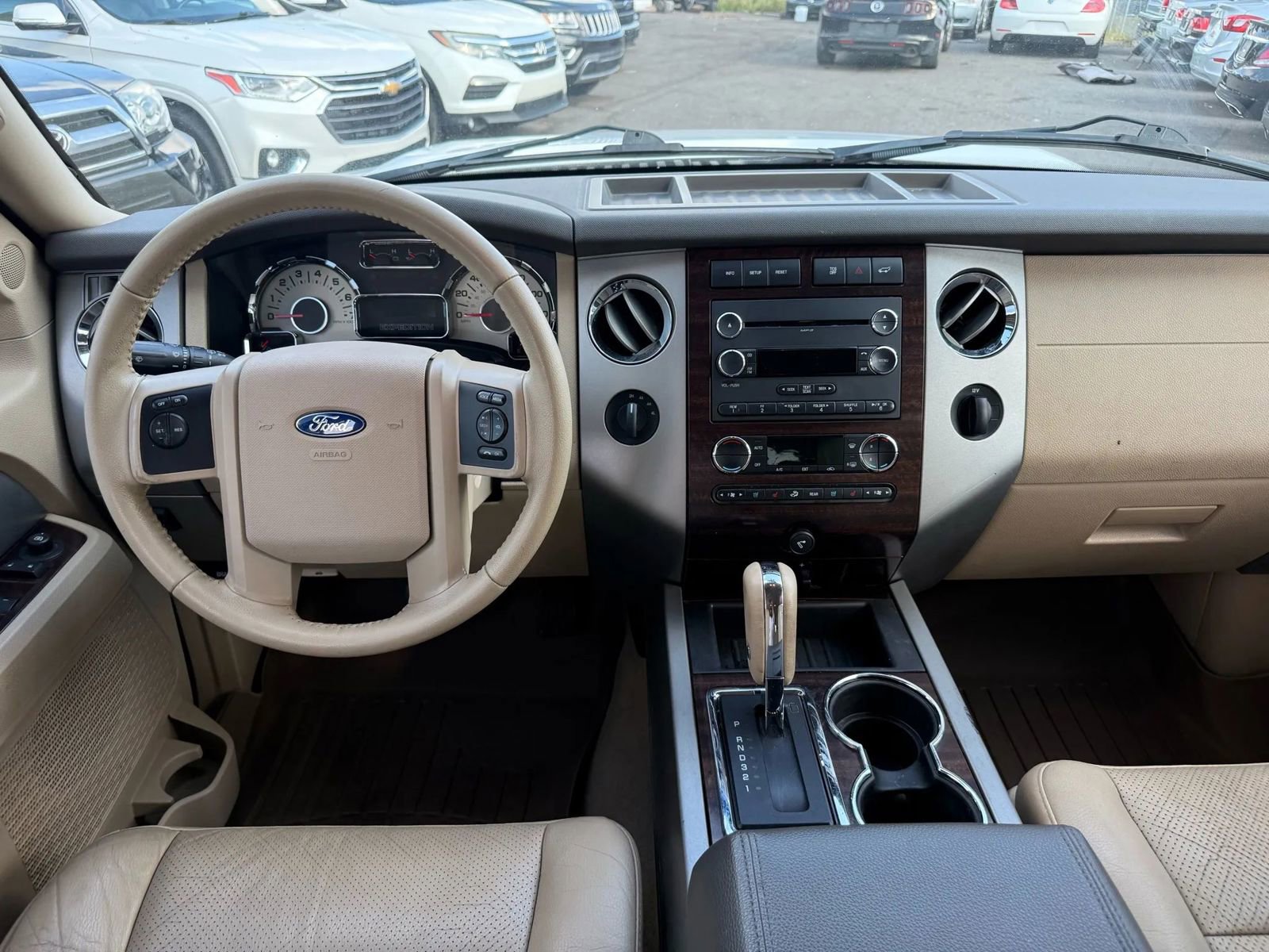 Used 2014 Ford Expedition XLT w/ Equipment Group 202A AWD/4WD image 14