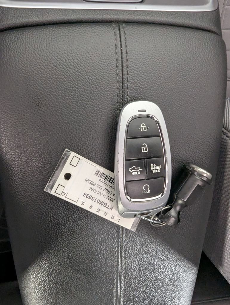 Used 2022 Hyundai Santa Cruz SEL Premium image 25