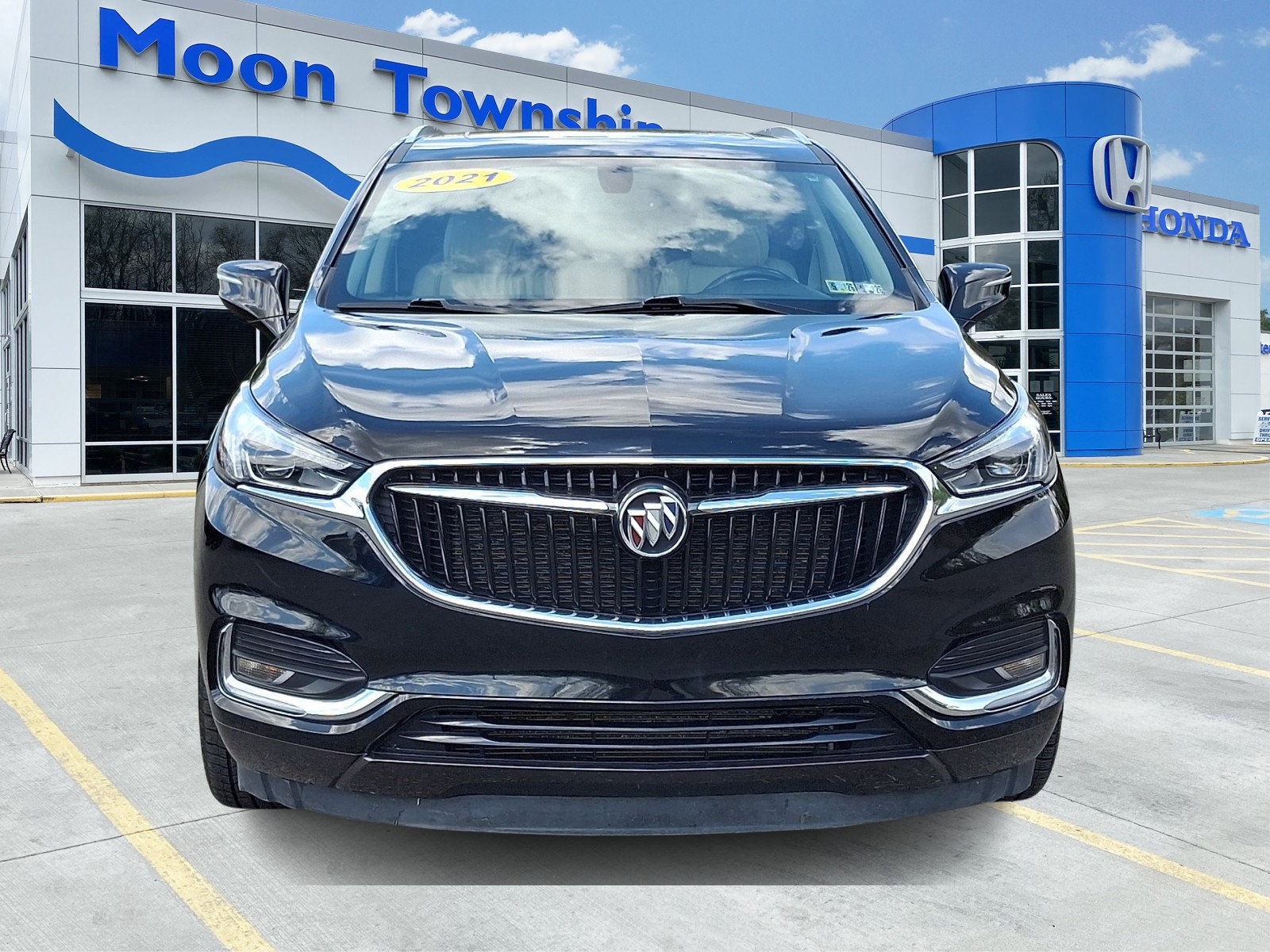 Used 2021 Buick Enclave Essence w/ Sound and Sites Package image 2