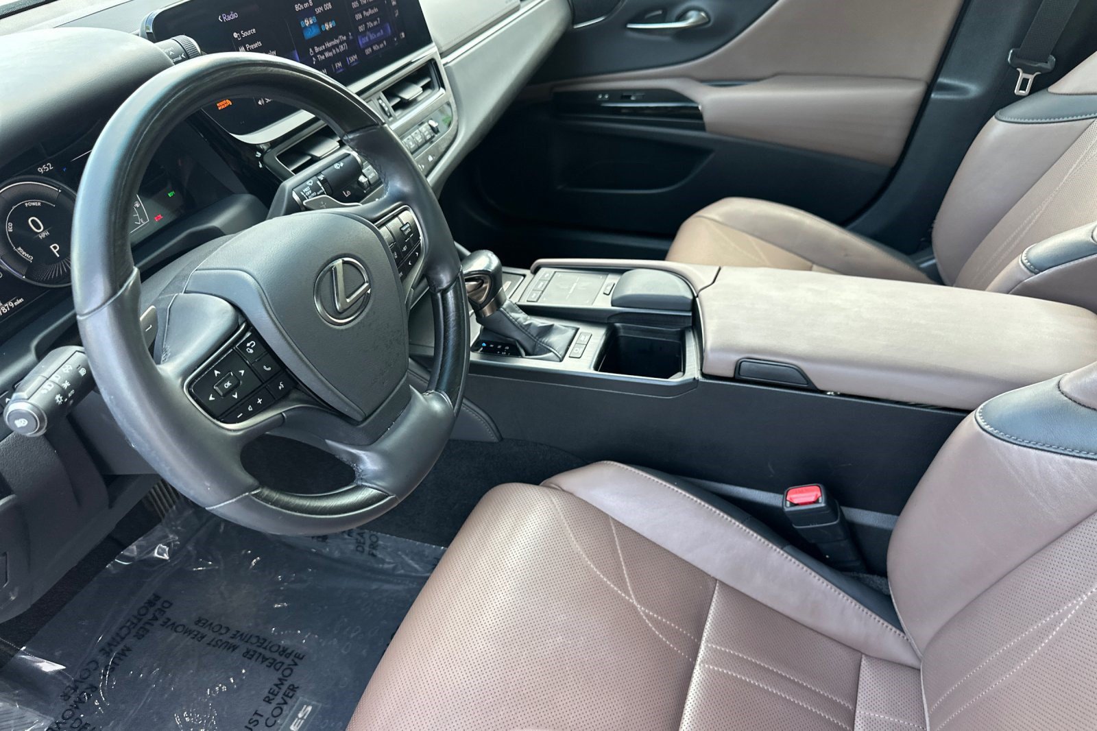 Used 2022 Lexus ES 300h w/ Accessory Package FWD image 4