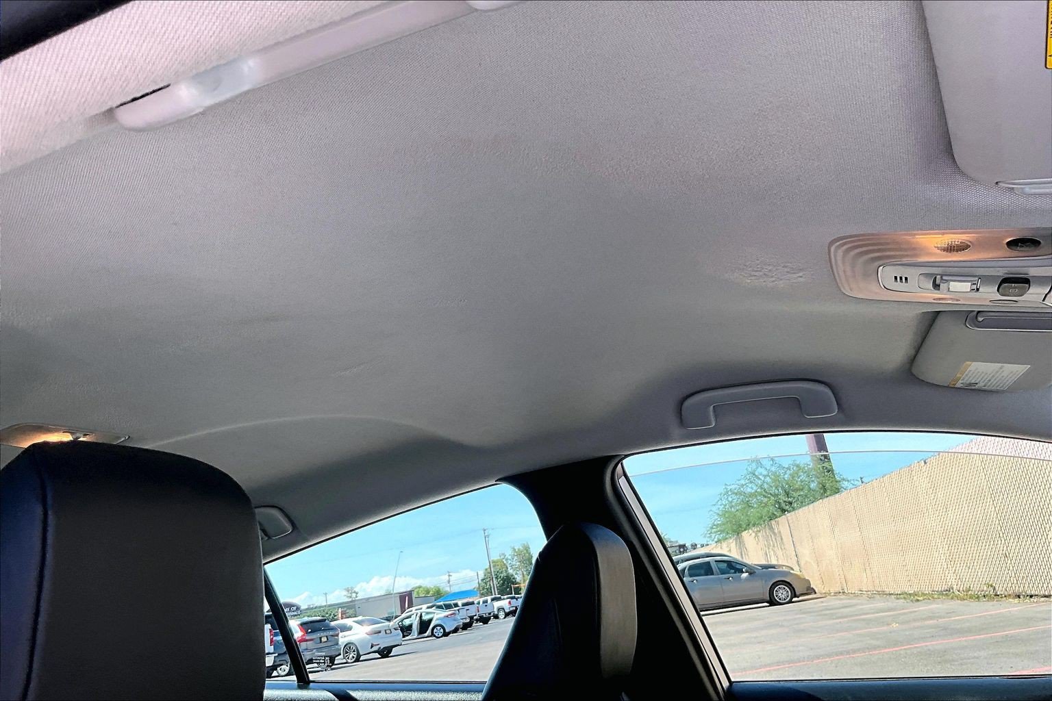 Used 2022 Toyota Prius XLE FWD image 16