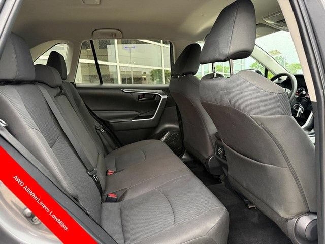 Used 2022 Toyota RAV4 LE AWD/4WD image 11