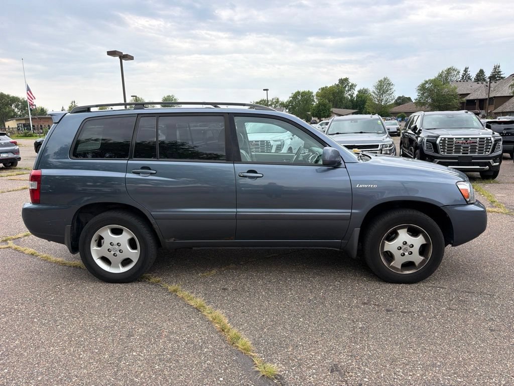 Used 2005 Toyota Highlander Limited w/ Leather Trim Pkg AWD/4WD image 4