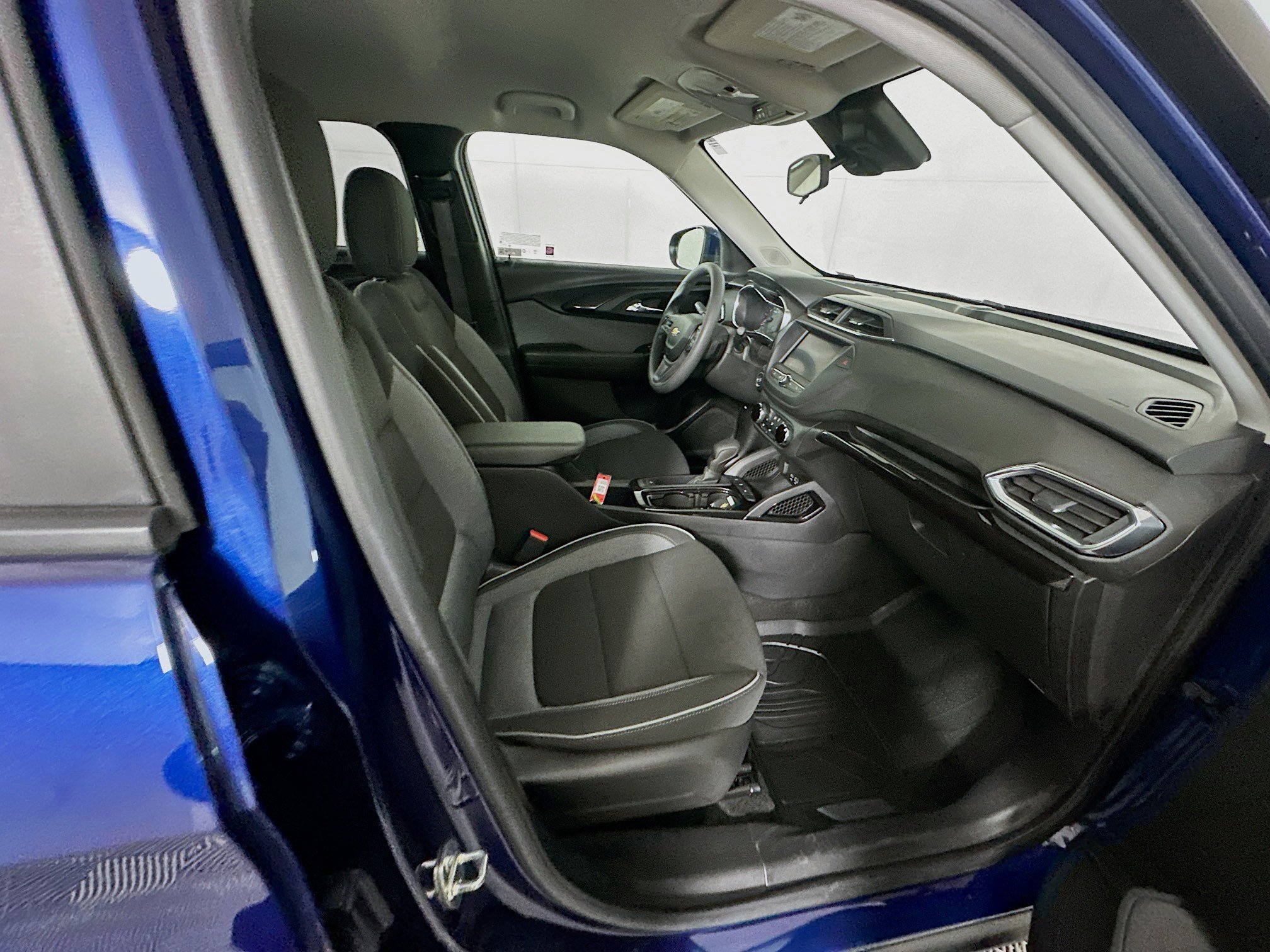 Used 2023 Chevrolet TrailBlazer LT FWD image 30