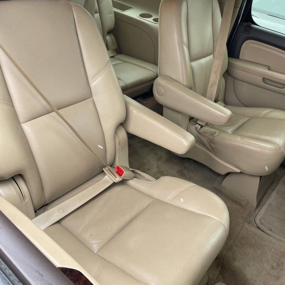 Used 2011 GMC Yukon XL Denali AWD/4WD image 15