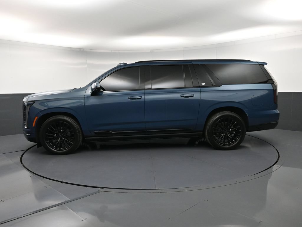 Used 2025 Cadillac Escalade ESV Sport Platinum AWD/4WD image 2