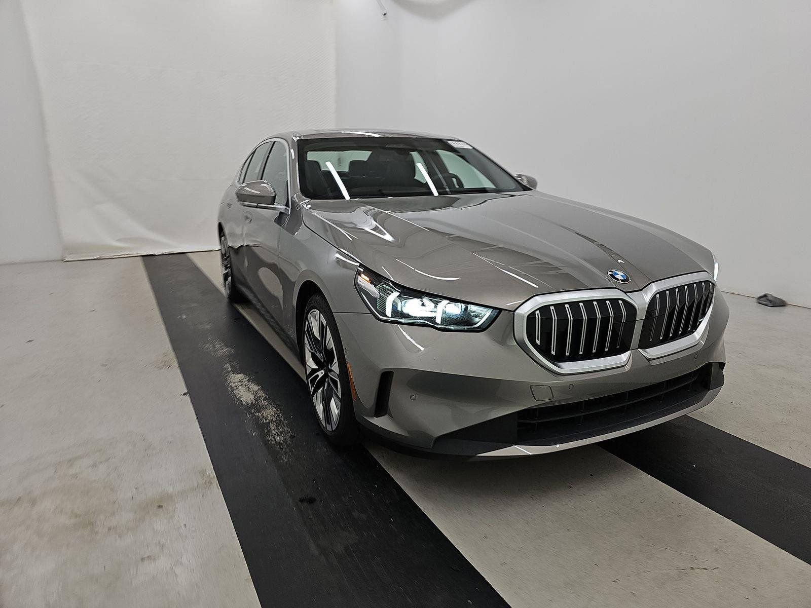 Certified 2024 BMW 530i image 3