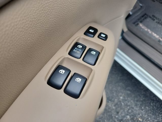 Used 2012 Kia Sedona LX FWD image 13