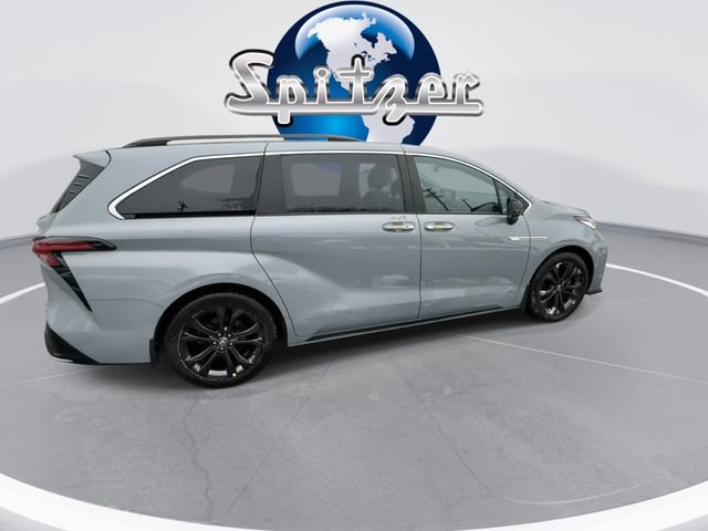 Used 2023 Toyota Sienna XSE image 10
