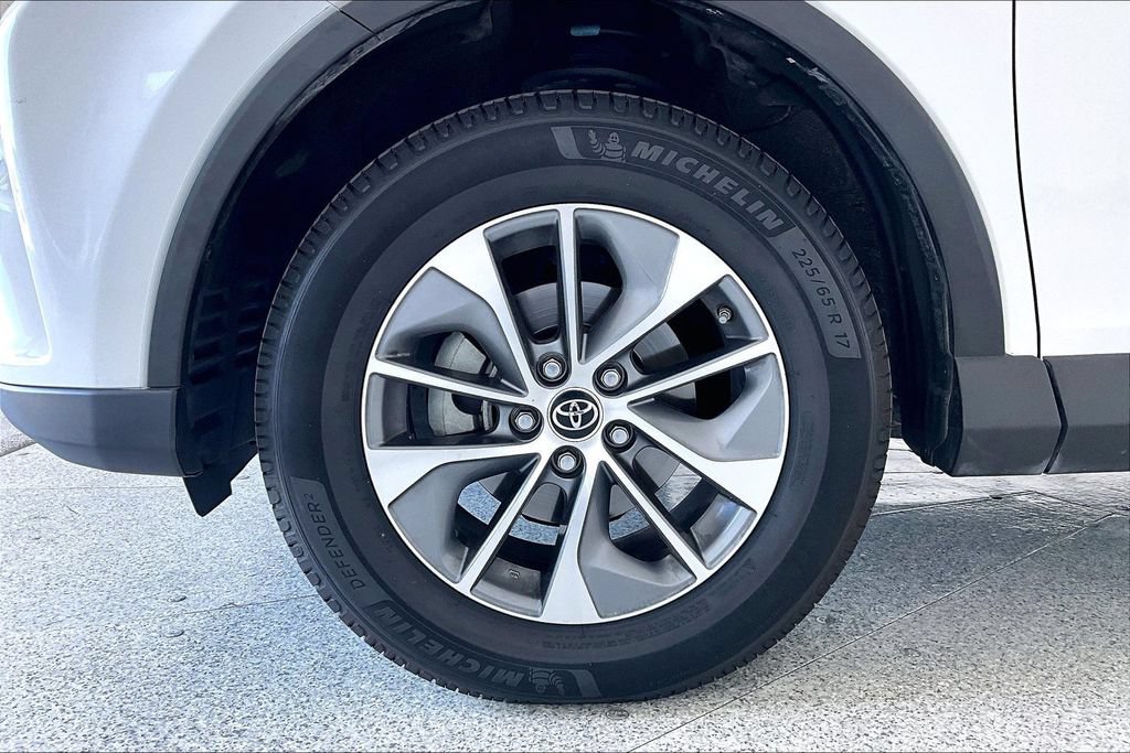 Used 2017 Toyota RAV4 XLE AWD/4WD image 10