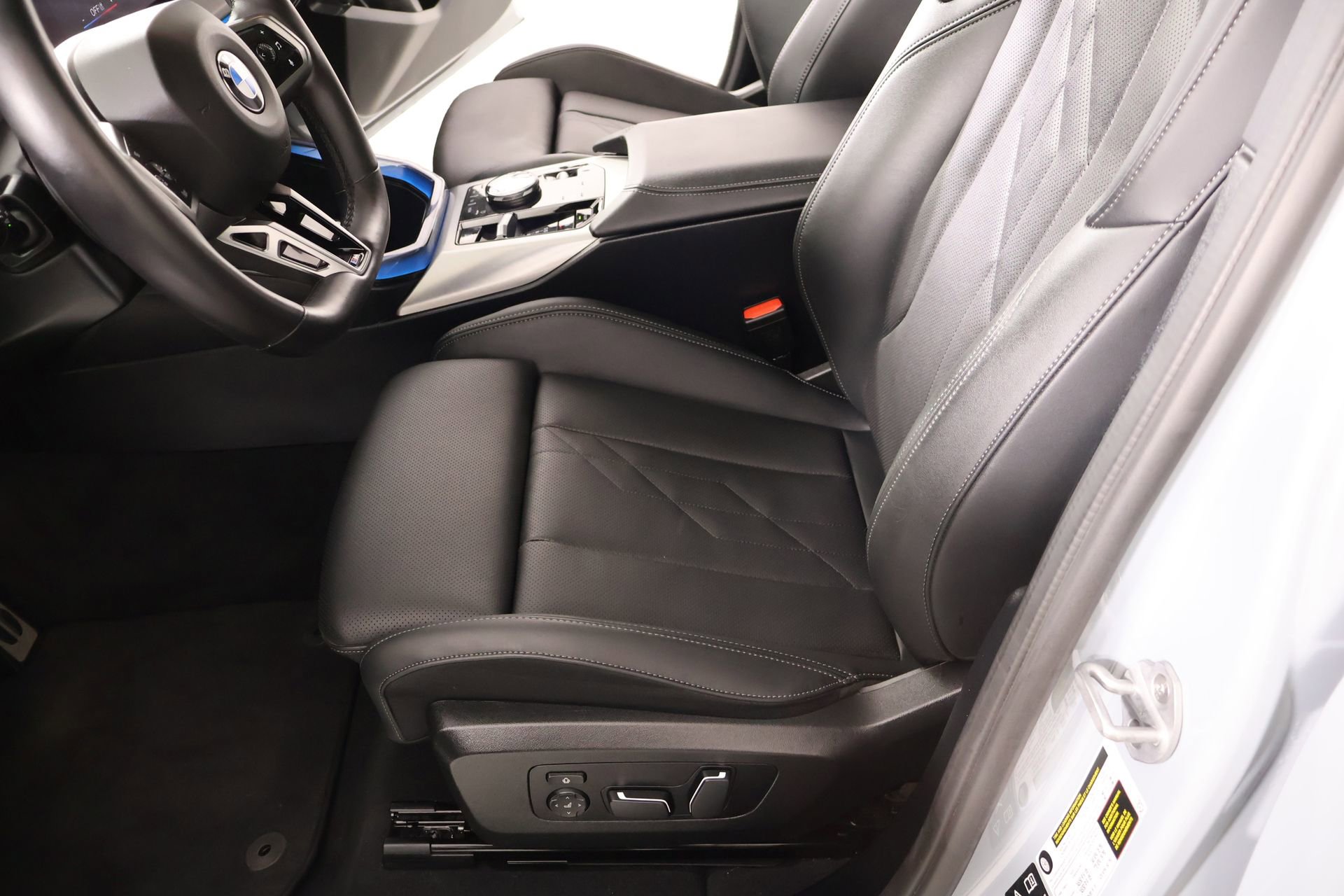 Used 2025 BMW X3 xDrive30i w/ Premium Package image 11