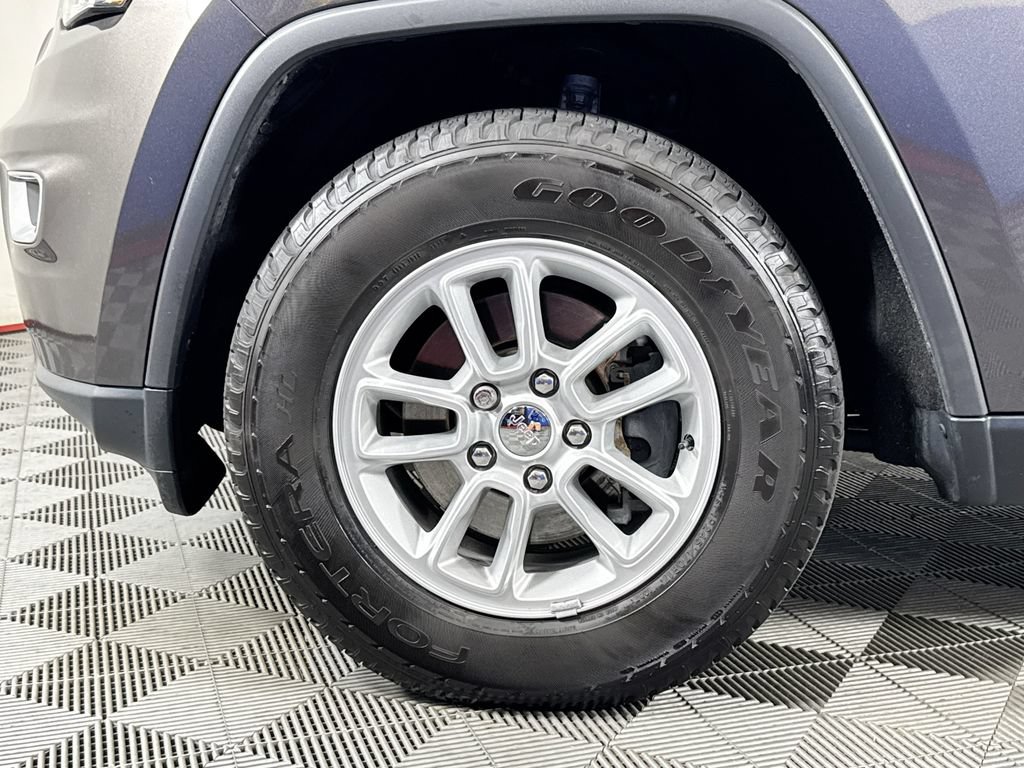 Used 2020 Jeep Grand Cherokee Laredo AWD/4WD image 28