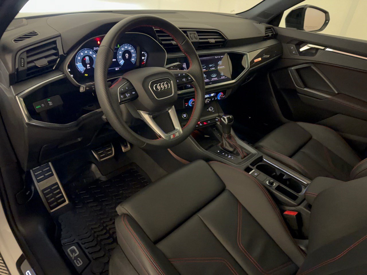 Certified 2025 Audi Q3 2.0T Premium Plus w/ Premium Plus Package AWD/4WD image 4