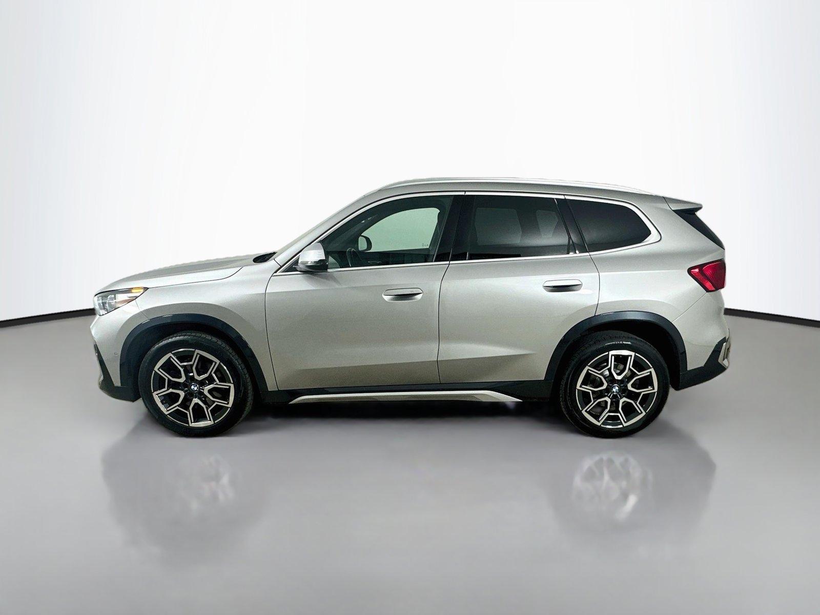 Used 2023 BMW X1 xDrive28i w/ Convenience Package AWD/4WD image 8