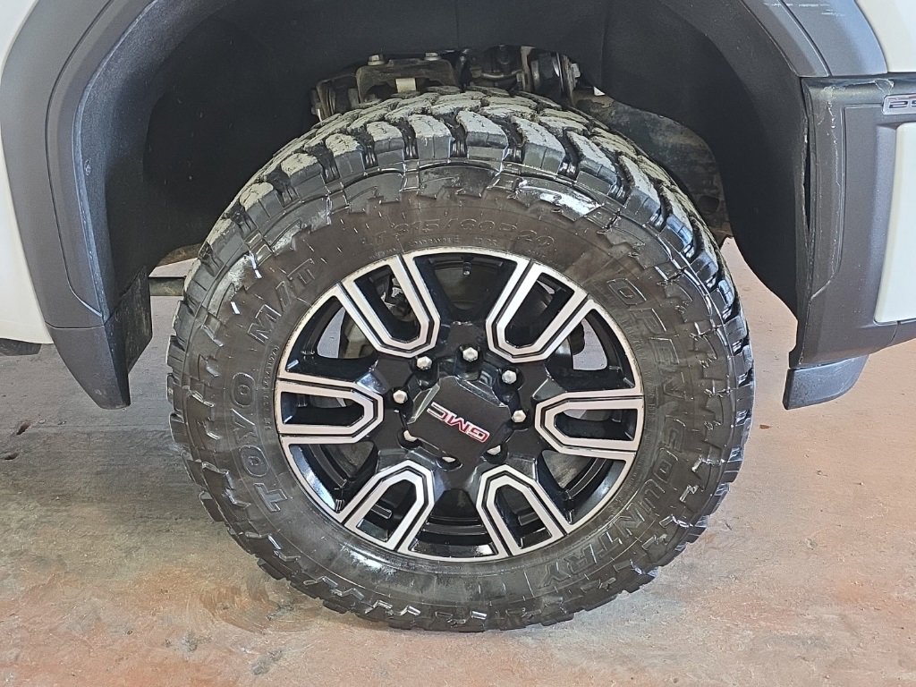 Used 2024 GMC Sierra 2500 AT4 w/ Technology Package image 8