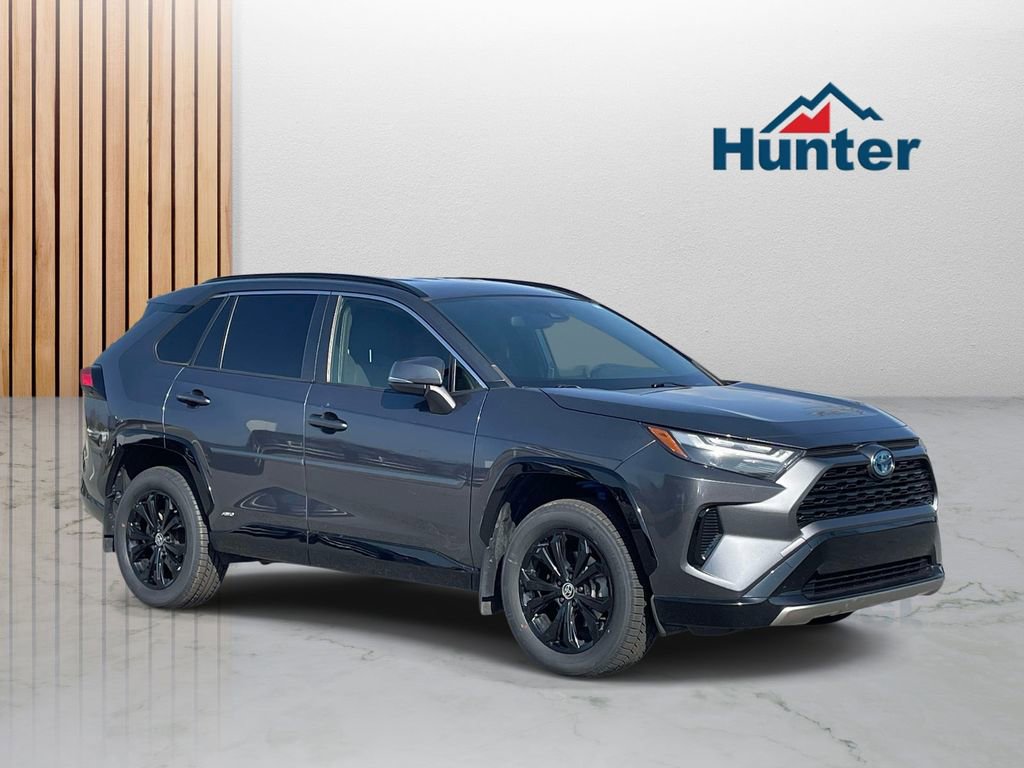Used 2022 Toyota RAV4 SE image 1