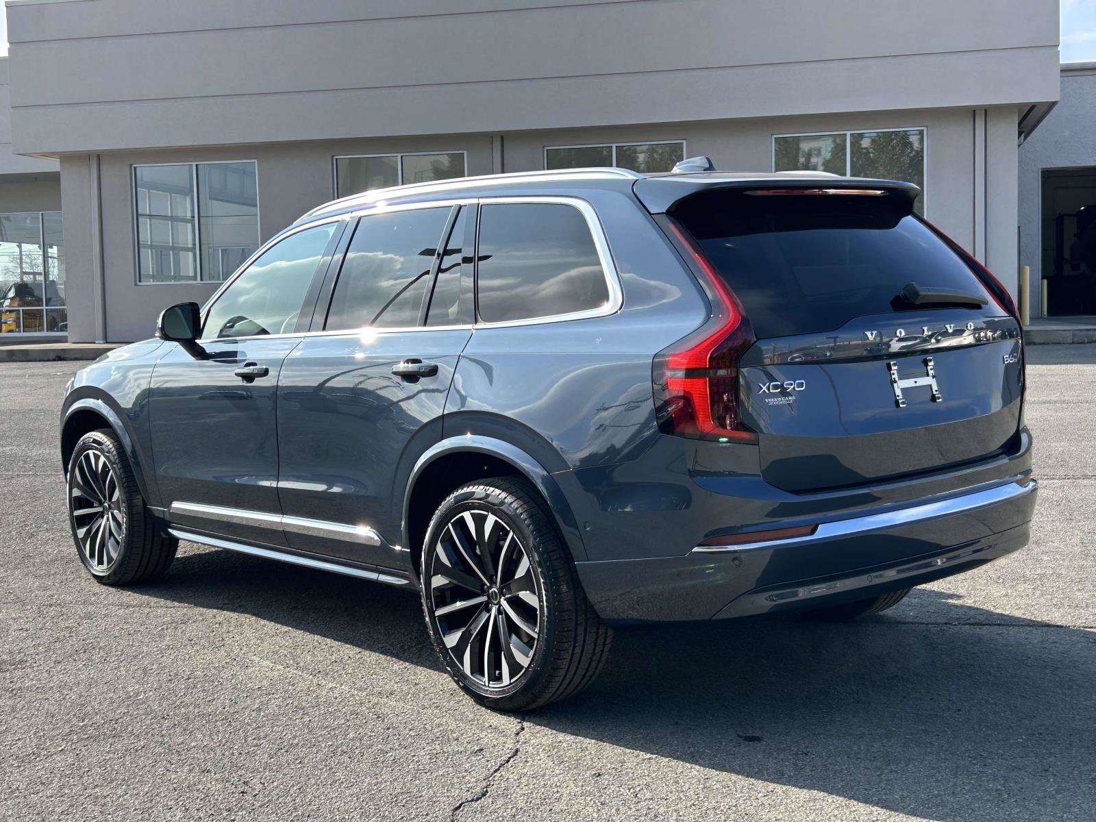New 2026 Volvo XC90 B6 Ultra w/ Protection Package AWD/4WD image 4