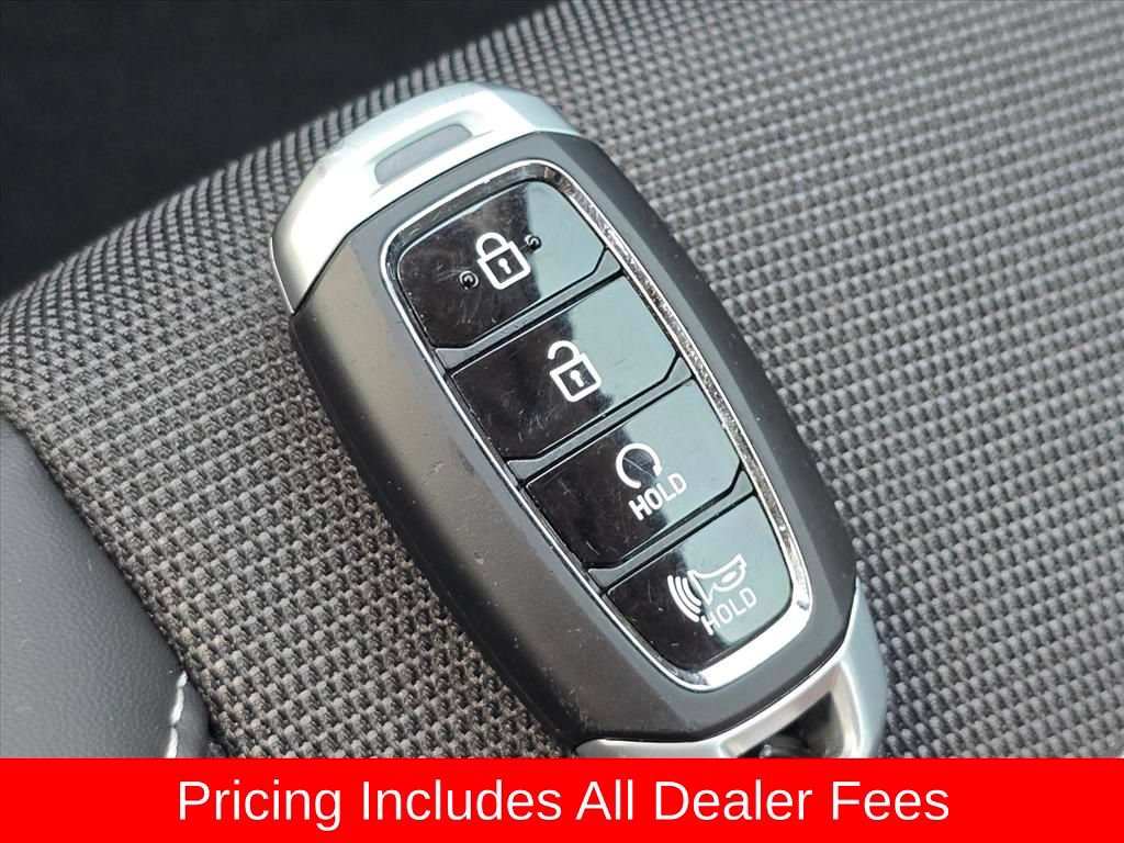 Certified 2025 Hyundai Venue Limited FWD image 23