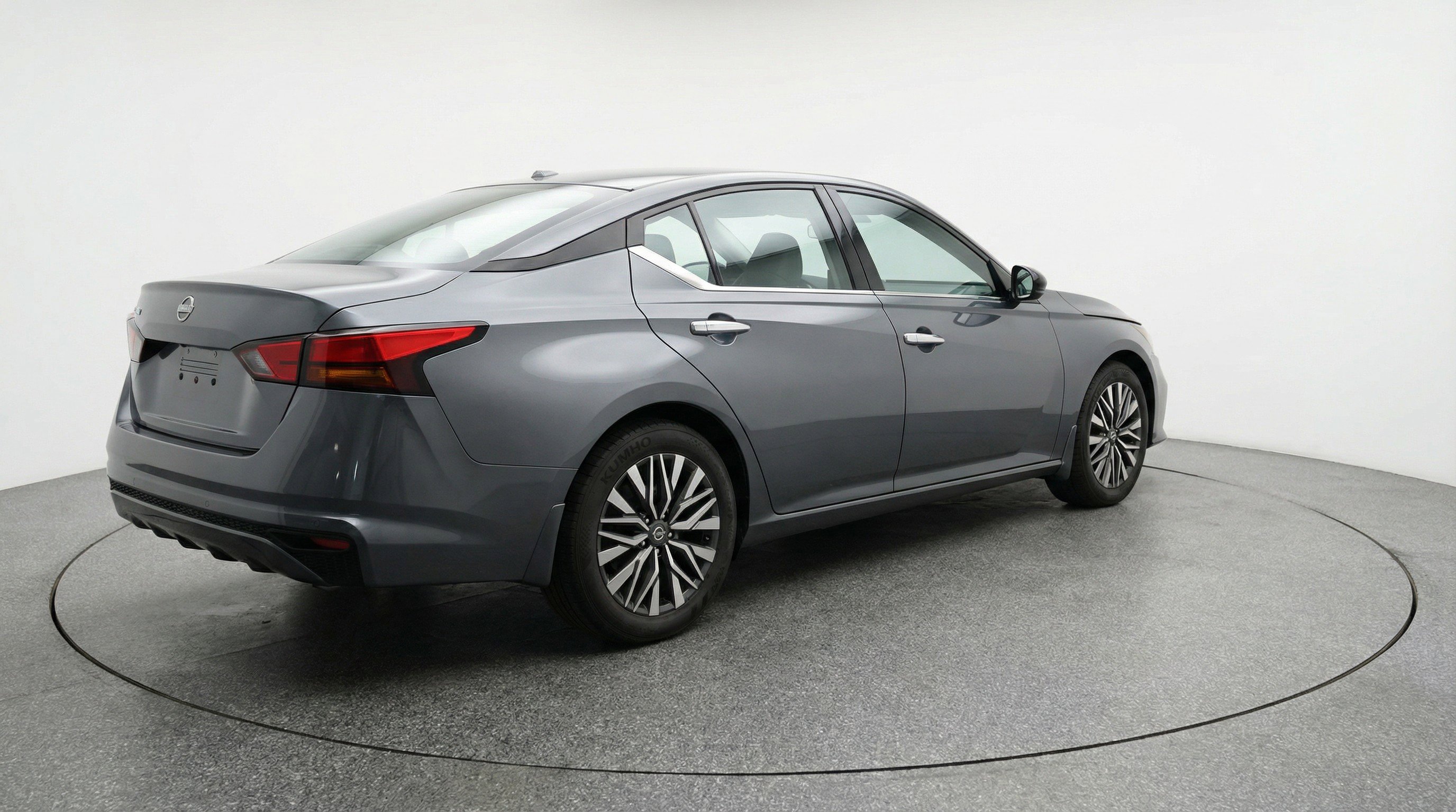 Used 2025 Nissan Altima 2.5 SV FWD image 9