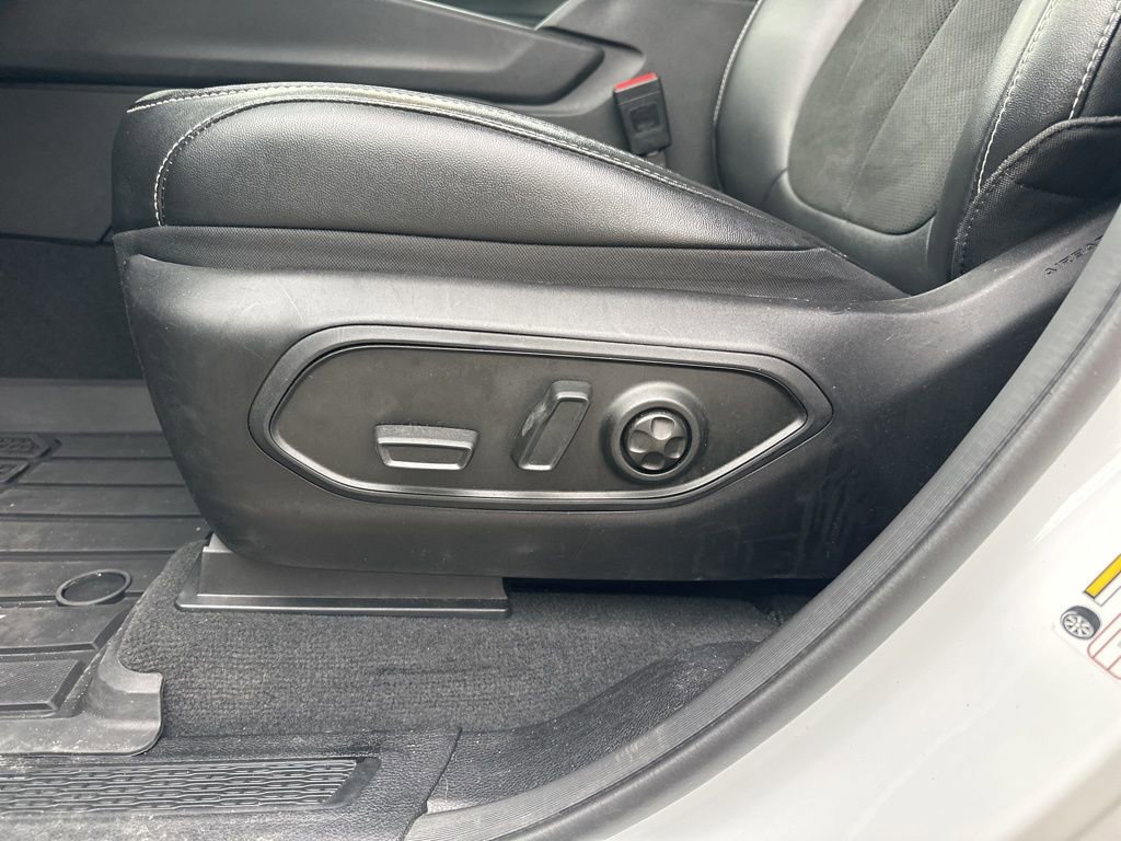 Used 2025 Jeep Grand Cherokee L Altitude image 9