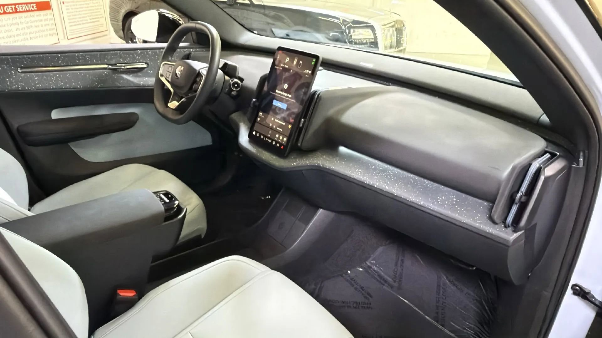 Used 2025 Volvo EX30 Ultra w/ Climate Package image 17