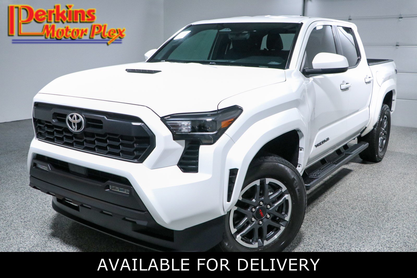 Used 2024 Toyota Tacoma TRD Sport AWD/4WD image 1