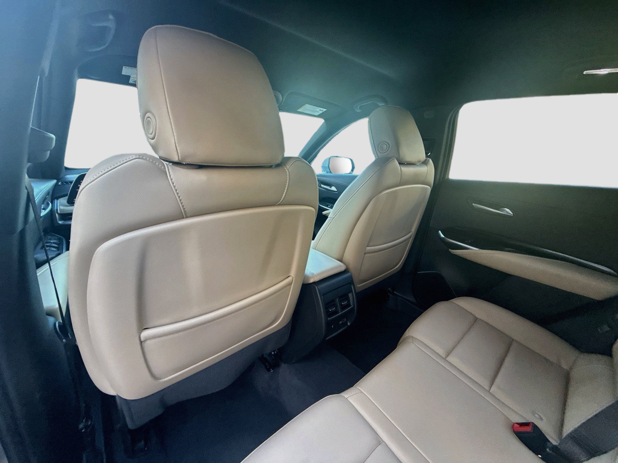 Used 2024 Cadillac XT4 Luxury w/ Cold Weather Package FWD image 22