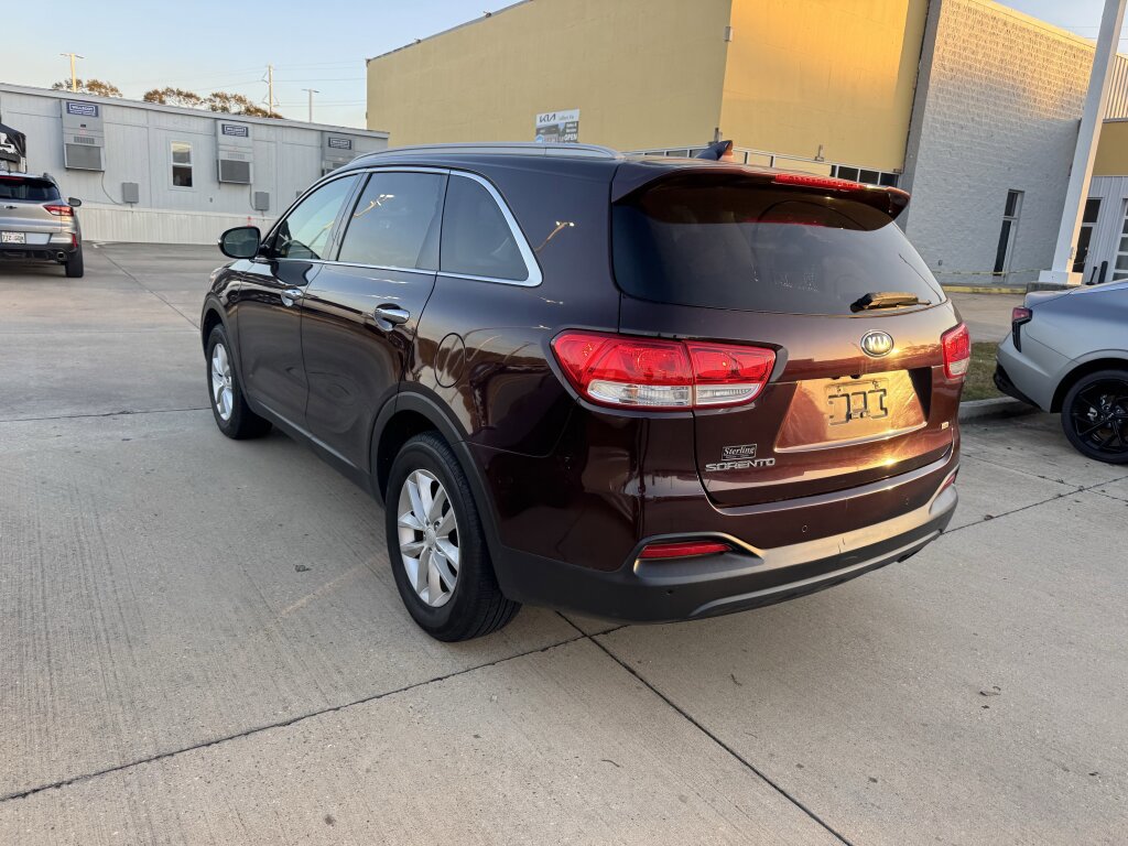 Used 2016 Kia Sorento LX w/ LX Convenience Package image 18